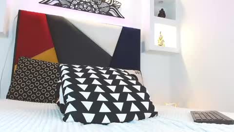 Snapshot of angelbacker chatting on January 18, 6:03 am Angel online show from January 18, 6:03 am