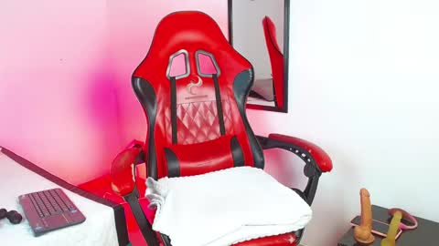 Snapshot of angelbacker chatting on November 24, 2:28 pm Angel online show from November 24, 2:28 pm