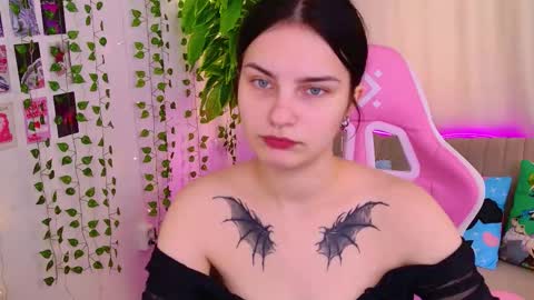 angel online show from November 8, 10:15 am