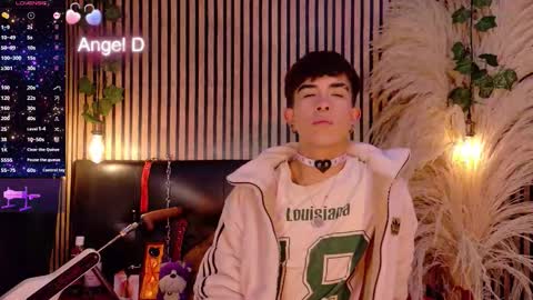 Snapshot of angeldustt_19 chatting on February 17, 2:19 am Angel dust online show from February 17, 2:19 am