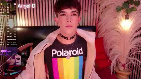 Snapshot of angeldustt_19 chatting on February 22, 3:51 am Angel dust online show from February 22, 3:51 am