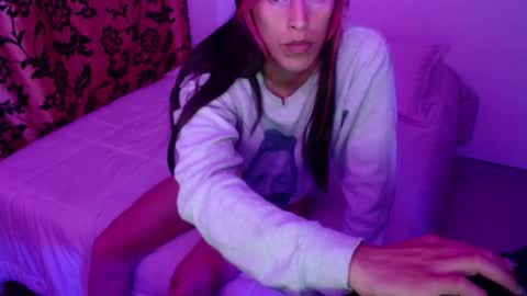 Snapshot of angele_johnson chatting on February 5, 5:09 am angele online show from February 5, 5:09 am