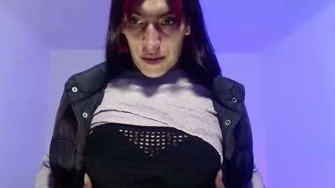 Snapshot of angele_johnson chatting on September 10, 3:06 am angele online show from September 10, 3:06 am