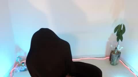 Snapshot of angele_johnson chatting on October 13, 2:22 am angele online show from October 13, 2:22 am