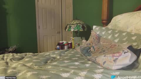 Snapshot of angelhoney1 chatting on December 16, 3:08 am Angel Honey online show from December 16, 3:08 am