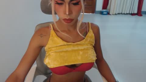 DIVINE ANGEL online show from September 15, 12:21 am