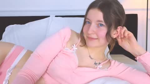 Snapshot of angelicmoon chatting on December 22, 5:56 am Angelic online show from December 22, 5:56 am