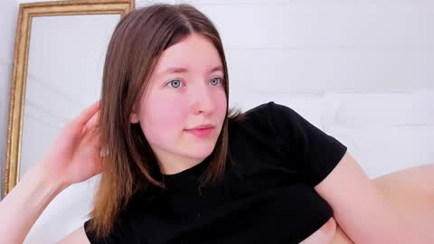 Snapshot of angelicmoon chatting on February 18, 6:48 am Angelic online show from February 18, 6:48 am