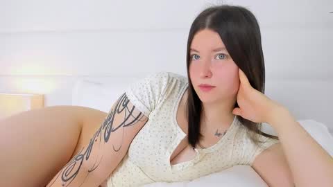 Snapshot of angelicmoon chatting on September 16, 1:39 am Angelic online show from September 16, 1:39 am