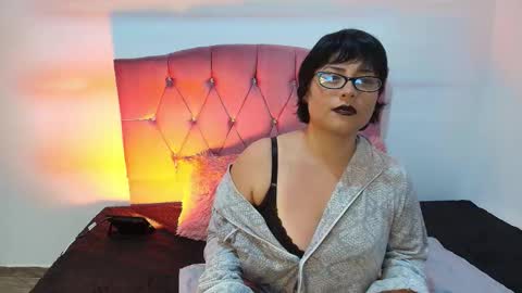 Snapshot of angelik_fooxxx chatting on February 13, 12:50 am Angelik online show from February 13, 12:50 am