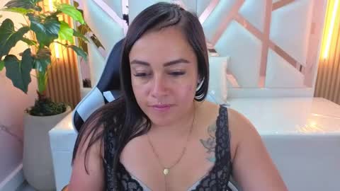 Angelin online show from May 5, 2:25 pm