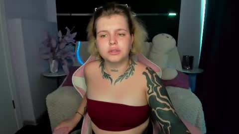 Snapshot of angelina_meaw chatting on August 3, 8:24 am angelina_meaw online show from August 3, 8:24 am
