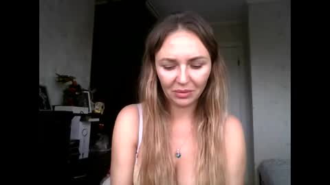 Snapshot of angelinalove28 chatting on October 19, 7:42 am angelinalove28 online show from October 19, 7:42 am