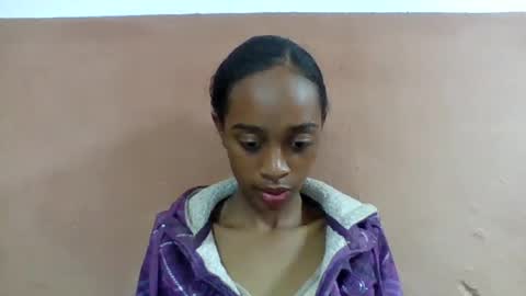 Snapshot of angeline221173 chatting on July 19, 7:12 am angeline221173 online show from July 19, 7:12 am