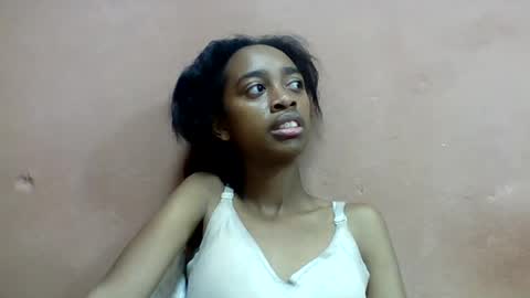 Snapshot of angeline221173 chatting on July 27, 8:21 am angeline221173 online show from July 27, 8:21 am