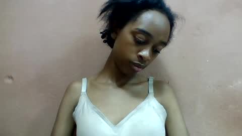 Snapshot of angeline221173 chatting on July 27, 8:27 pm angeline221173 online show from July 27, 8:27 pm