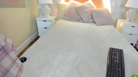 angeline online show from November 27, 12:18 pm