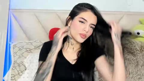 Angeline Smith  online show from February 11, 6:40 am