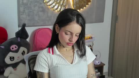 Angeline Smith  online show from November 14, 6:01 am