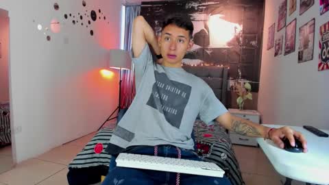 Snapshot of angell01_ chatting on November 7, 12:16 pm Angel online show from November 7, 12:16 pm