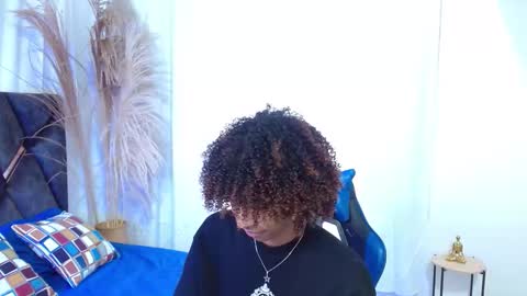 Snapshot of angell18_ chatting on November 25, 8:09 pm Angel online show from November 25, 8:09 pm