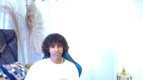 Snapshot of angell18_ chatting on November 27, 8:33 pm Angel online show from November 27, 8:33 pm