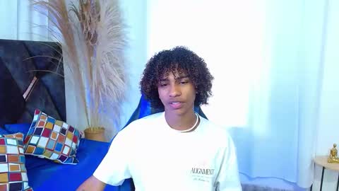 Snapshot of angell18_ chatting on December 4, 9:12 pm Angel online show from December 4, 9:12 pm