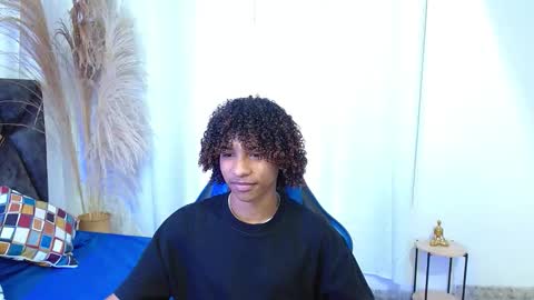 Snapshot of angell18_ chatting on December 5, 8:38 pm Angel online show from December 5, 8:38 pm