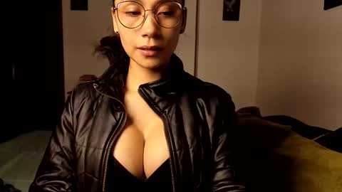  ANGELA ISABELLA  online show from January 11, 12:59 am