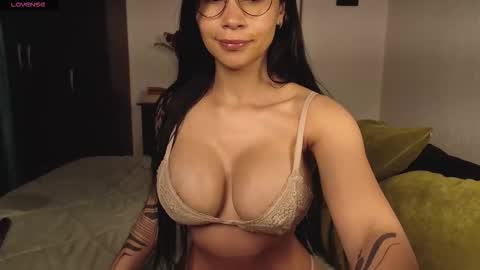  ANGELA ISABELLA  online show from March 18, 9:29 pm