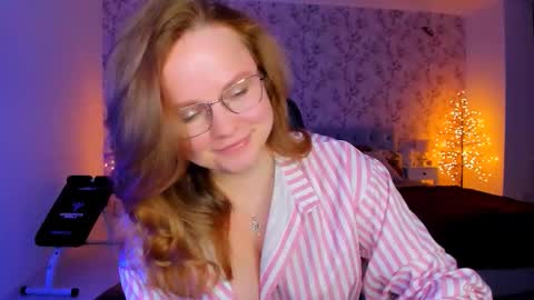 Snapshot of angellarud chatting on February 26, 7:35 pm angellarud online show from February 26, 7:35 pm