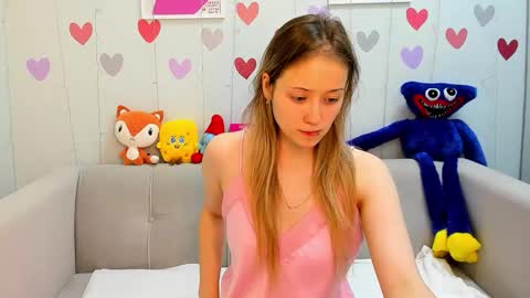 angellery online show from November 25, 1:33 pm