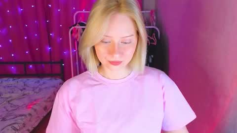 Snapshot of angellisss chatting on March 8, 12:09 pm Cutie online show from March 8, 12:09 pm