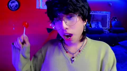 Snapshot of angellonfire chatting on December 22, 4:06 am Angel  online show from December 22, 4:06 am