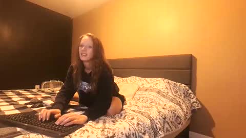 angellove8606 online show from February 4, 6:03 pm