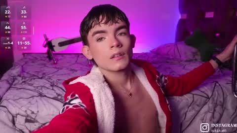Snapshot of angelocute_ chatting on October 14, 6:58 am Angelo I work from home this is my room online show from October 14, 6:58 am