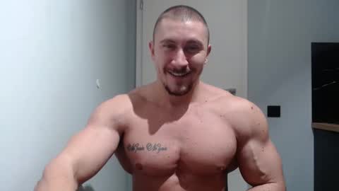  ------- SEX SHOW WITH GUYS AND GIRLS  MUSCLE SHOW online show from December 3, 8:50 pm