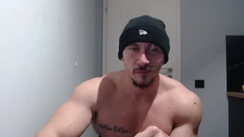  ------- SEX SHOW WITH GUYS AND GIRLS  MUSCLE SHOW online show from January 8, 7:45 pm