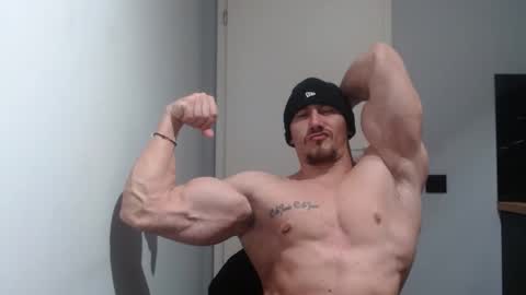  ------- SEX SHOW WITH GUYS AND GIRLS  MUSCLE SHOW online show from February 11, 10:18 pm