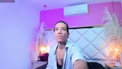 Snapshot of angeloroush chatting on April 16, 11:33 am Angelo online show from April 16, 11:33 am