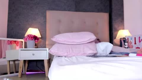 Angela online show from February 15, 6:44 pm