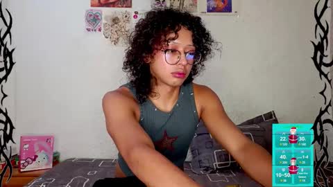 Snapshot of angelsdustxxx chatting on January 4, 7:02 pm online show from January 4, 7:02 pm