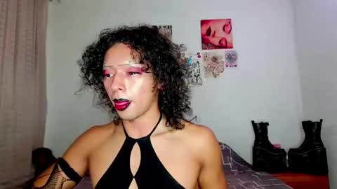 Snapshot of angelsdustxxx chatting on February 27, 2:42 am online show from February 27, 2:42 am