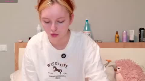 angelwise online show from August 8, 3:08 am