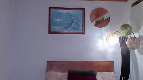 Snapshot of angelx_fox chatting on February 25, 1:39 pm Angel Fox online show from February 25, 1:39 pm