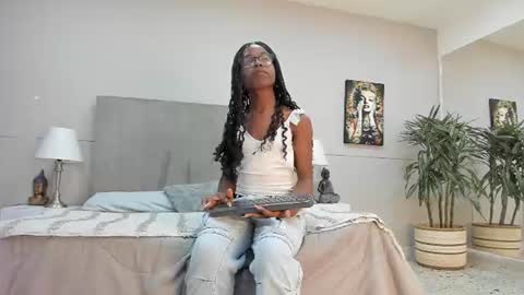 Snapshot of angie_abby chatting on June 26, 3:33 am Angie Abby online show from June 26, 3:33 am