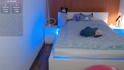 Snapshot of angie_faee chatting on March 5, 4:35 pm angie_faee online show from March 5, 4:35 pm