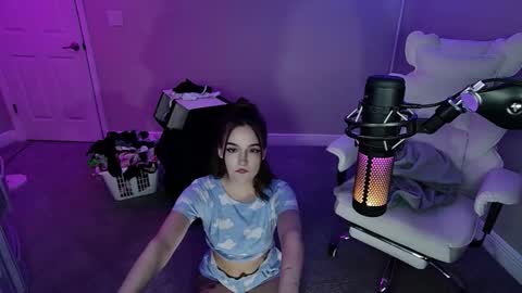 Angie Fae online show from November 11, 3:17 am