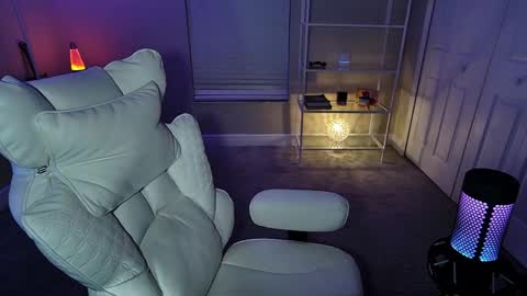 Angie Fae online show from April 21, 1:29 am