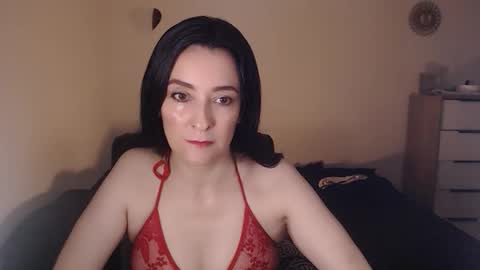 Snapshot of angiesquirt chatting on April 28, 2:27 am VALENTINA online show from April 28, 2:27 am